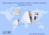 Le chargement initial manipule la circulation de l'eau branchent dans des connecteurs de CPC plus froids