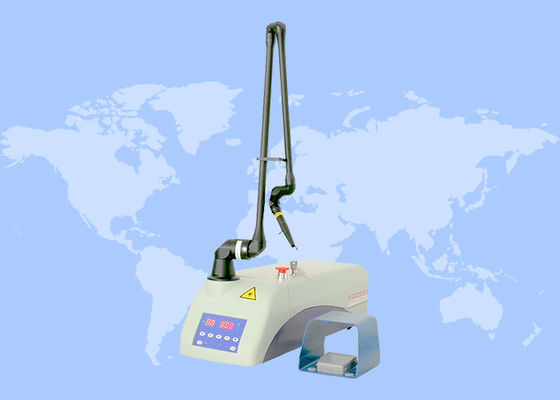 Bon prix Machine chirurgicale de laser de CO2 de 15W pour le déplacement de cicatrice et le déplacement de colorant en ligne