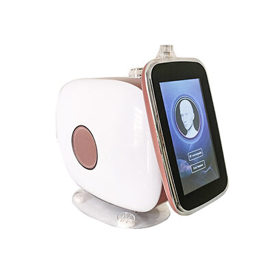 Bon prix dispositif froid du marteau rf Microneedling de 2in1 Microneedle pour la peau serrant le retrait de ride en ligne